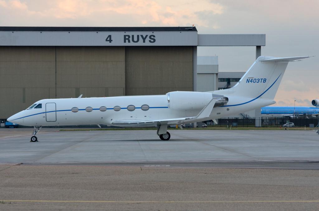 Photo of aircraft N403TB operated by Knickerbocker Aviation LLC