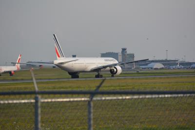 Image of aircraft registration F-GZNL - A 777-328(ER) operated by Air France