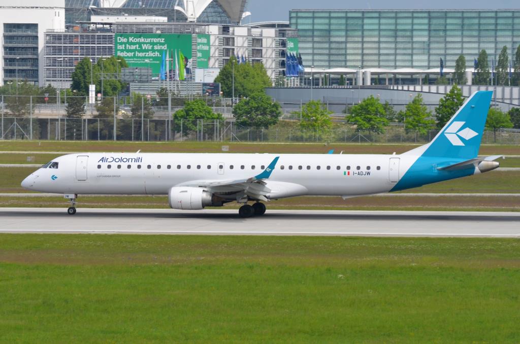 Photo of aircraft I-ADJW operated by Air Dolomiti