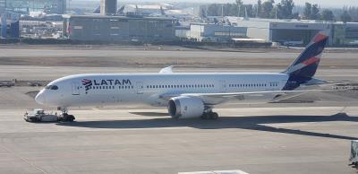 Photo of aircraft CC-BGM operated by LATAM Airlines Chile