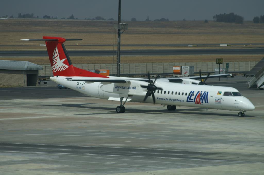 Photo of aircraft C9-AUY operated by LAM-Mocambique Expresso