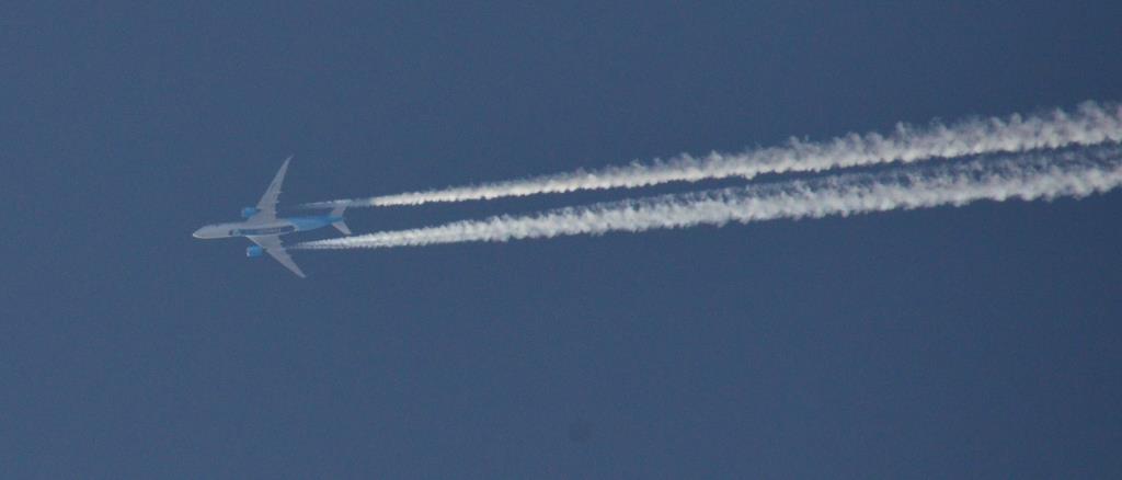 Photo of aircraft F-HREN operated by French bee