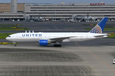 Photo of aircraft N223UA operated by United Airlines