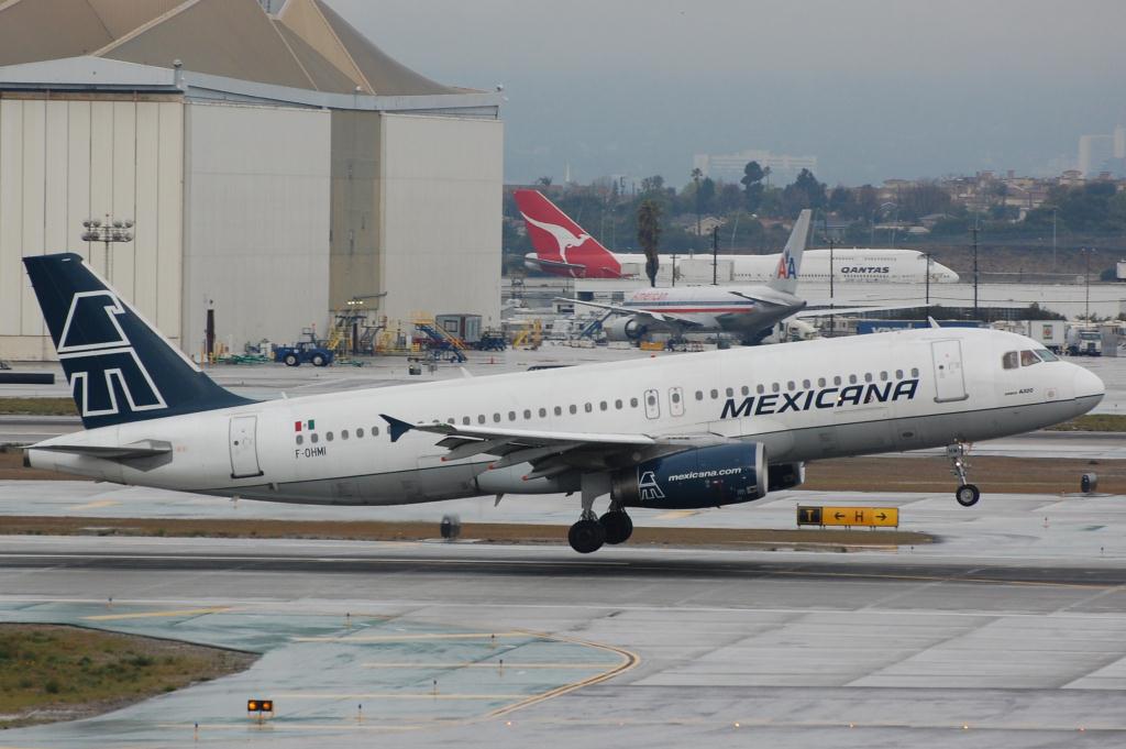 Photo of aircraft F-OHMI operated by Mexicana