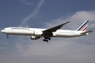 Photo of aircraft F-GSQH operated by Air France