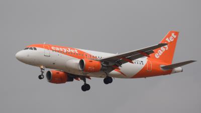 Photo of aircraft G-EZFF operated by easyJet