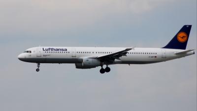 Photo of aircraft D-AIRF operated by Lufthansa