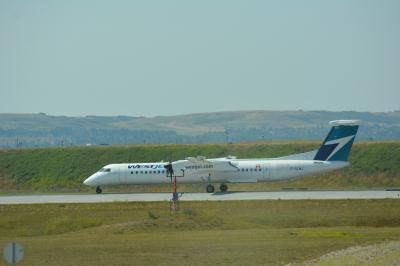 Photo of aircraft C-GLWJ operated by WestJet Encore