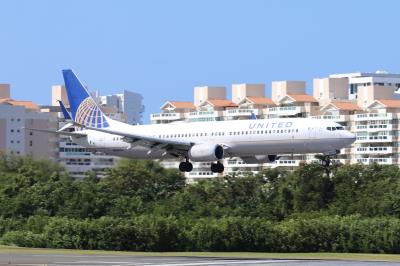 Photo of aircraft N69826 operated by United Airlines
