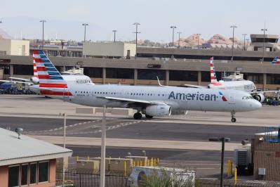 Photo of aircraft N561UW operated by American Airlines