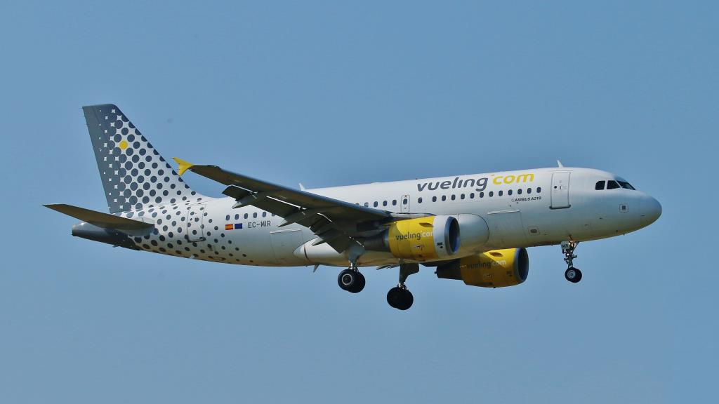 Photo of aircraft EC-MIR operated by Vueling