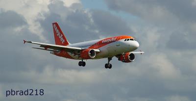 Image of aircraft registration G-EZDX - A A319-111 operated by easyJet