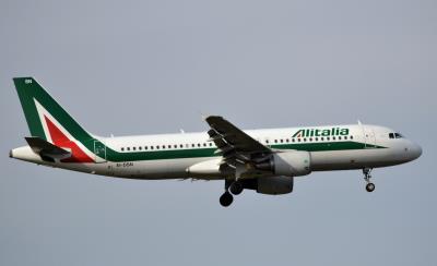 Photo of aircraft EI-DSN operated by Alitalia