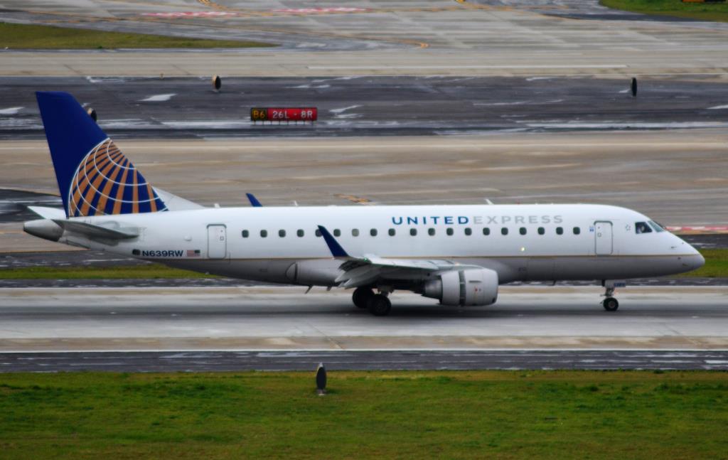 Photo of aircraft N639RW operated by Shuttle America