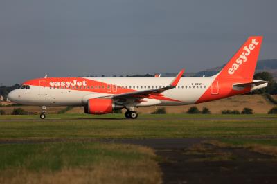 Image of aircraft registration G-EZOF - A A320-214(WL) operated by easyJet