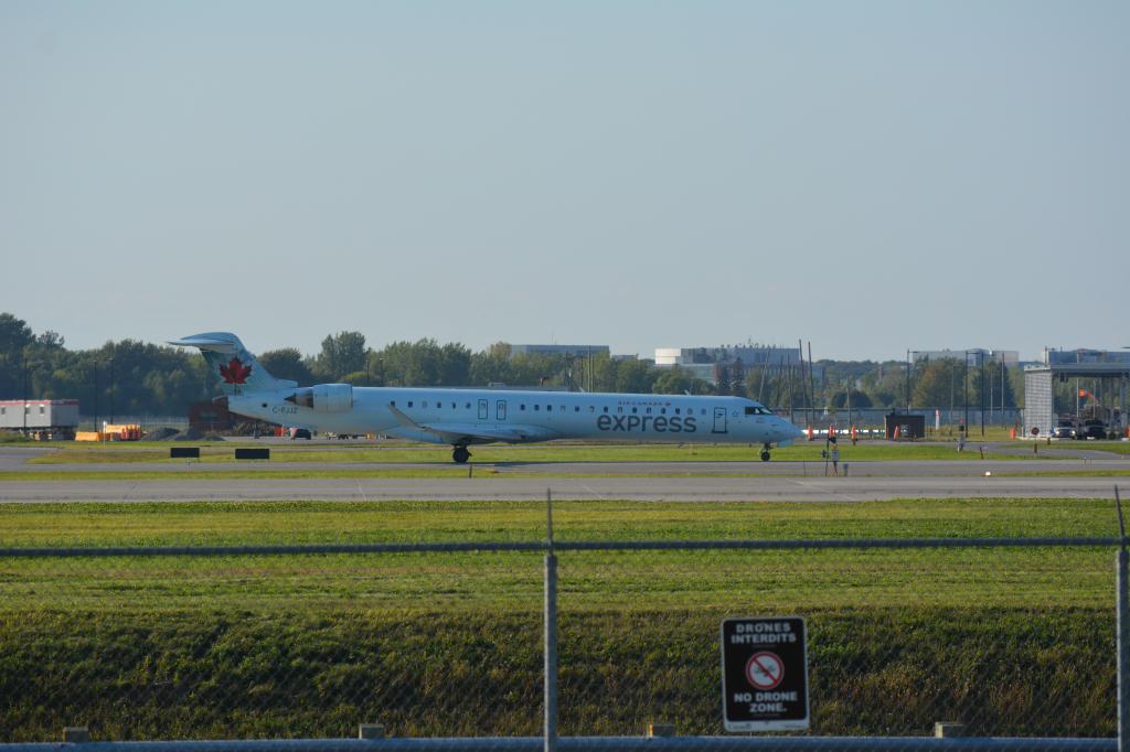 Photo of aircraft C-FJJZ operated by Air Canada Express