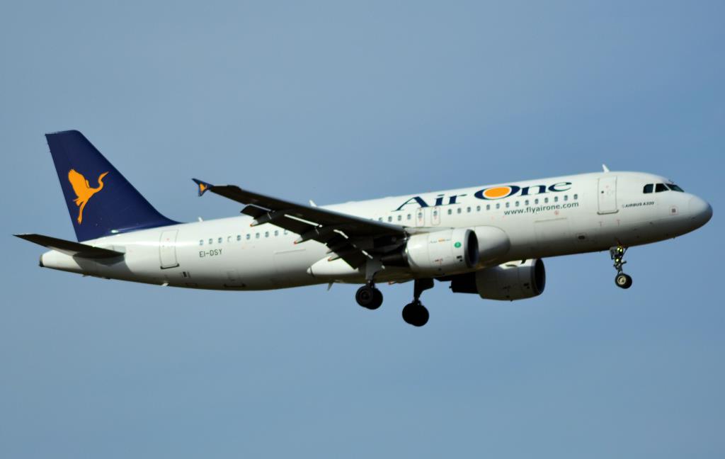 Photo of aircraft EI-DSY operated by Air One