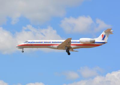 Photo of aircraft N805AE operated by American Eagle