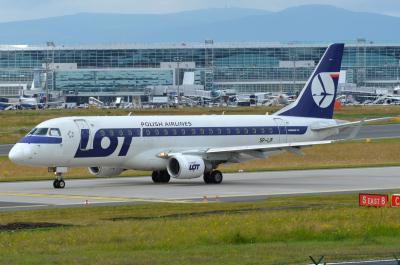 Photo of aircraft SP-LIF operated by LOT - Polish Airlines
