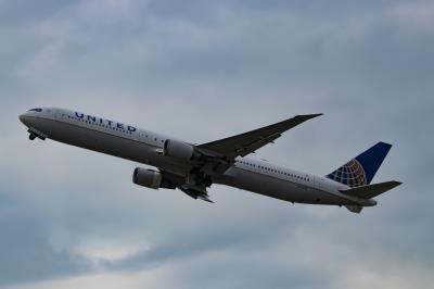 Photo of aircraft N67058 operated by United Airlines