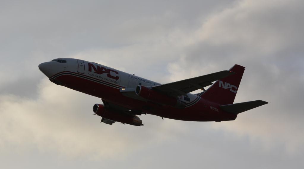 Photo of aircraft N322DL operated by Northern Air Cargo