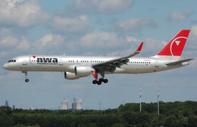 Photo of aircraft N546US operated by Northwest Airlines