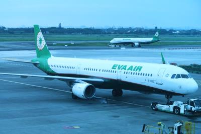 Photo of aircraft B-16227 operated by EVA Air