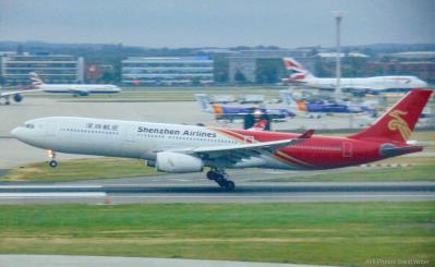 Photo of aircraft B-8865 operated by Shenzhen Airlines