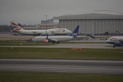 Image of aircraft registration LN-RRH - A 737-883(WL) operated by SAS Scandinavian Airlines