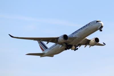 Photo of aircraft F-HTYA operated by Air France