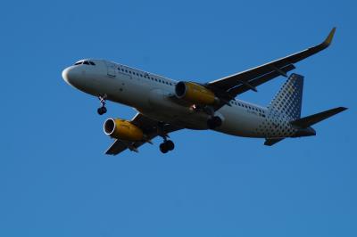 Image of aircraft registration EC-MOG - A A320-232(WL) operated by Vueling