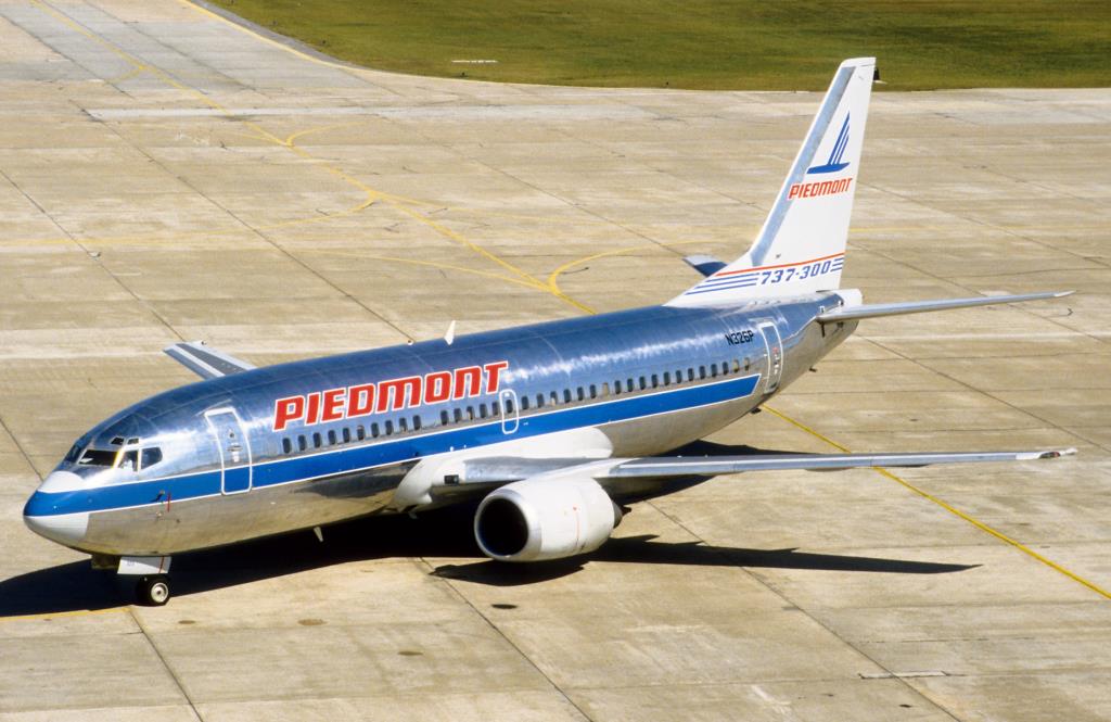 Photo of aircraft N326P operated by Piedmont Airlines