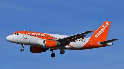 Image of aircraft registration G-EZFM - A A319-111 operated by easyJet