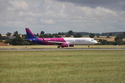 Photo of aircraft G-WUKC operated by Wizz Air UK