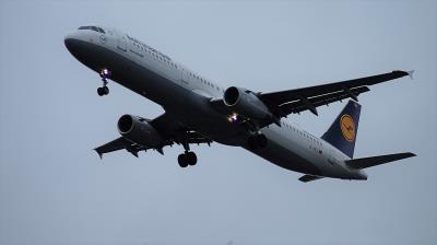 Image of aircraft registration D-AIDU - A A321-231 operated by Lufthansa