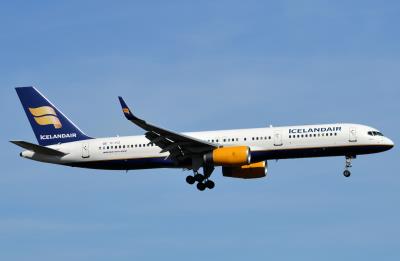 Photo of aircraft TF-FIZ operated by Icelandair