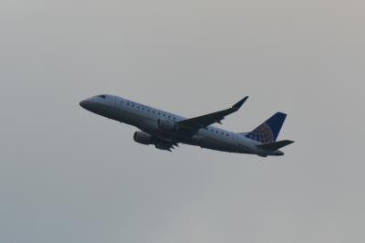 Photo of aircraft N87303 operated by United Express