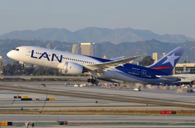 Photo of aircraft CC-BBI operated by LAN Airlines
