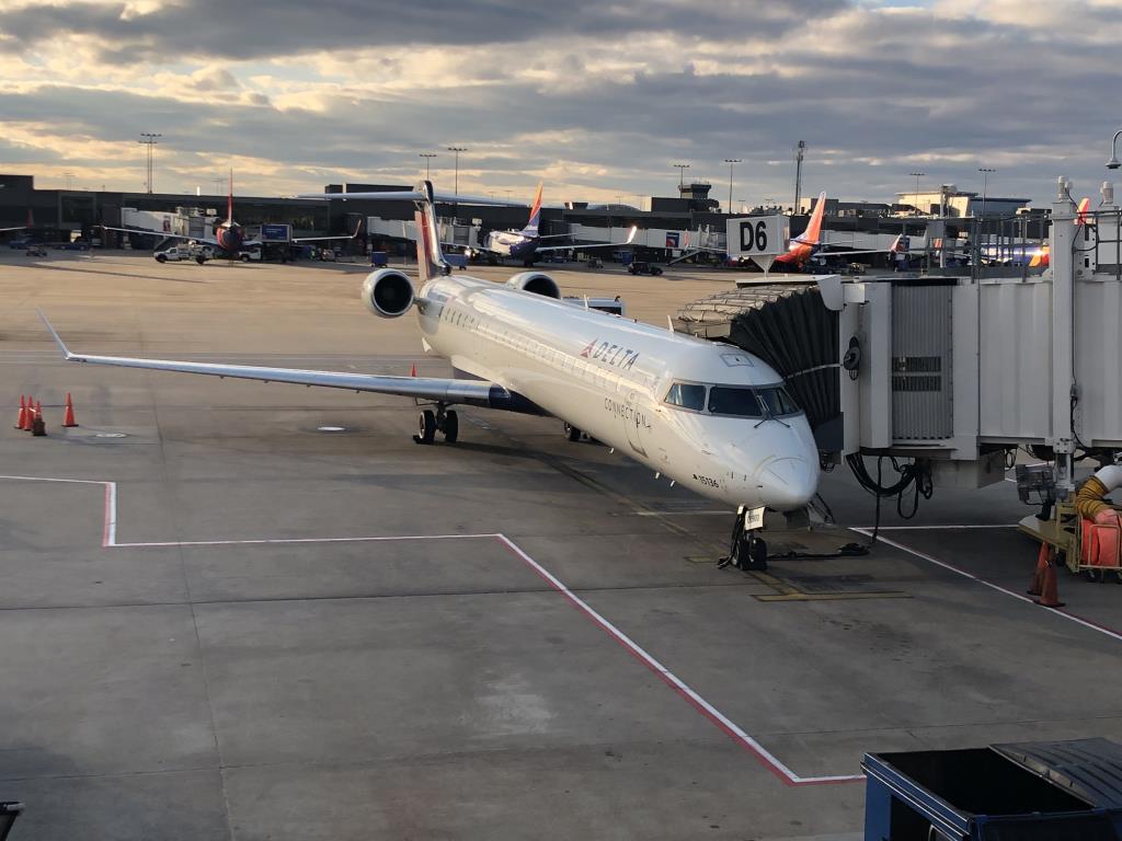 Photo of aircraft N691CA operated by Endeavor Air