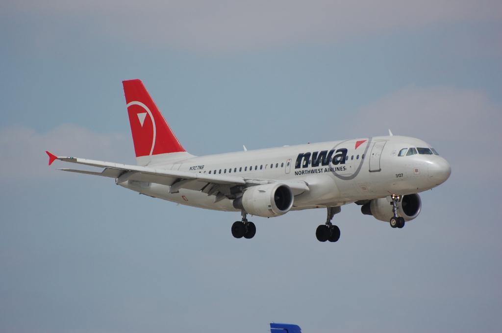 Photo of aircraft N327NB operated by Northwest Airlines