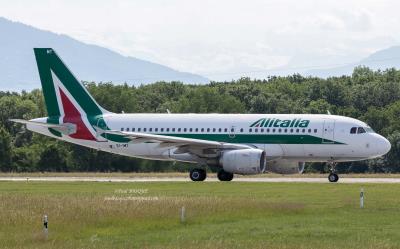 Image of aircraft registration EI-IMT - A A319-111 operated by Alitalia