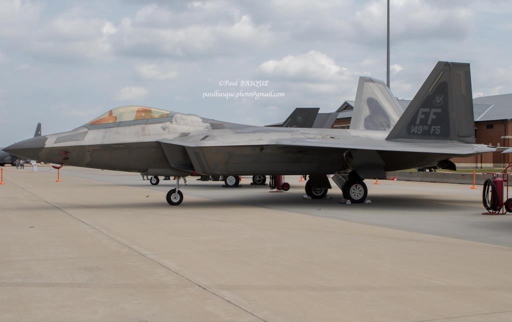 Photo of aircraft 04-4082 operated by United States Air Force