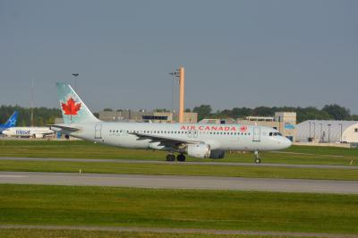 Photo of aircraft C-FTJQ operated by Air Canada