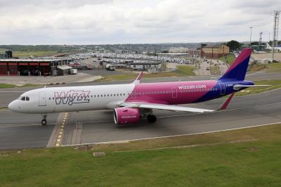Photo of aircraft G-WUKM operated by Wizz Air UK