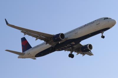 Photo of aircraft N384DN operated by Delta Air Lines