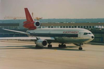 Photo of aircraft N148US operated by Northwest Airlines