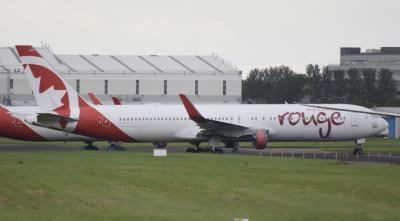 Image of aircraft registration C-FIYE - A 767-33A(ER)(WL) operated by Air Canada Rouge