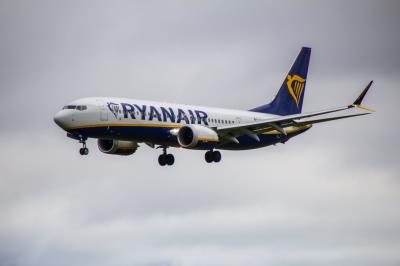 Photo of aircraft EI-HMS operated by Ryanair