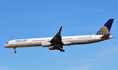 Photo of aircraft N75854 operated by United Airlines