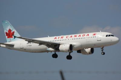 Image of aircraft registration C-FDSU - A A320-211 operated by Air Canada